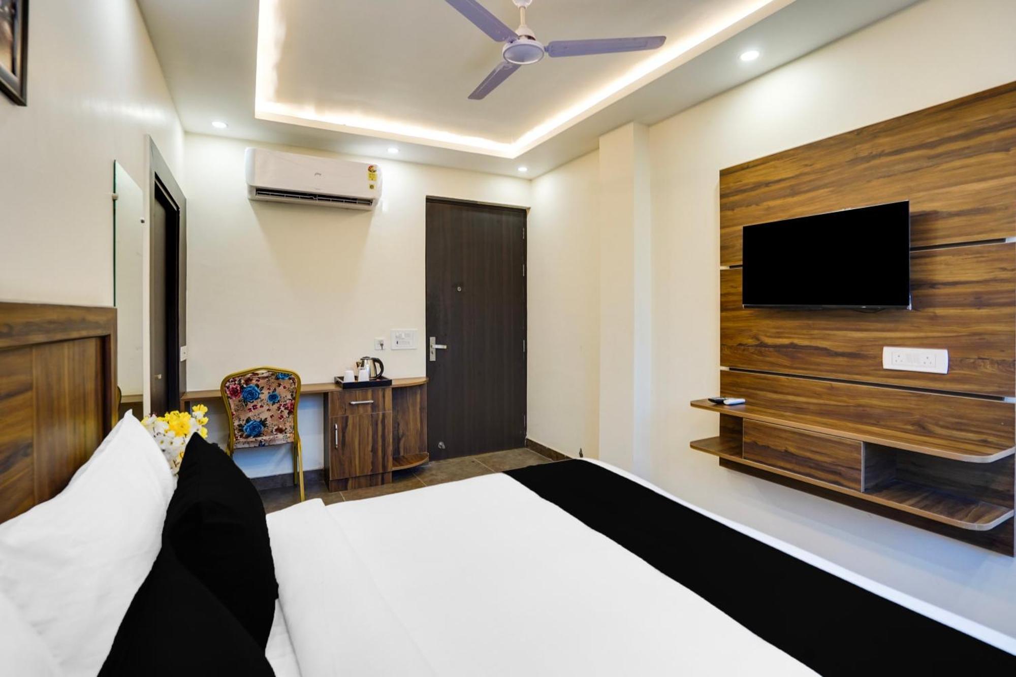 Super Townhouse The Royal Casa Hotell Ghaziabad Exteriör bild