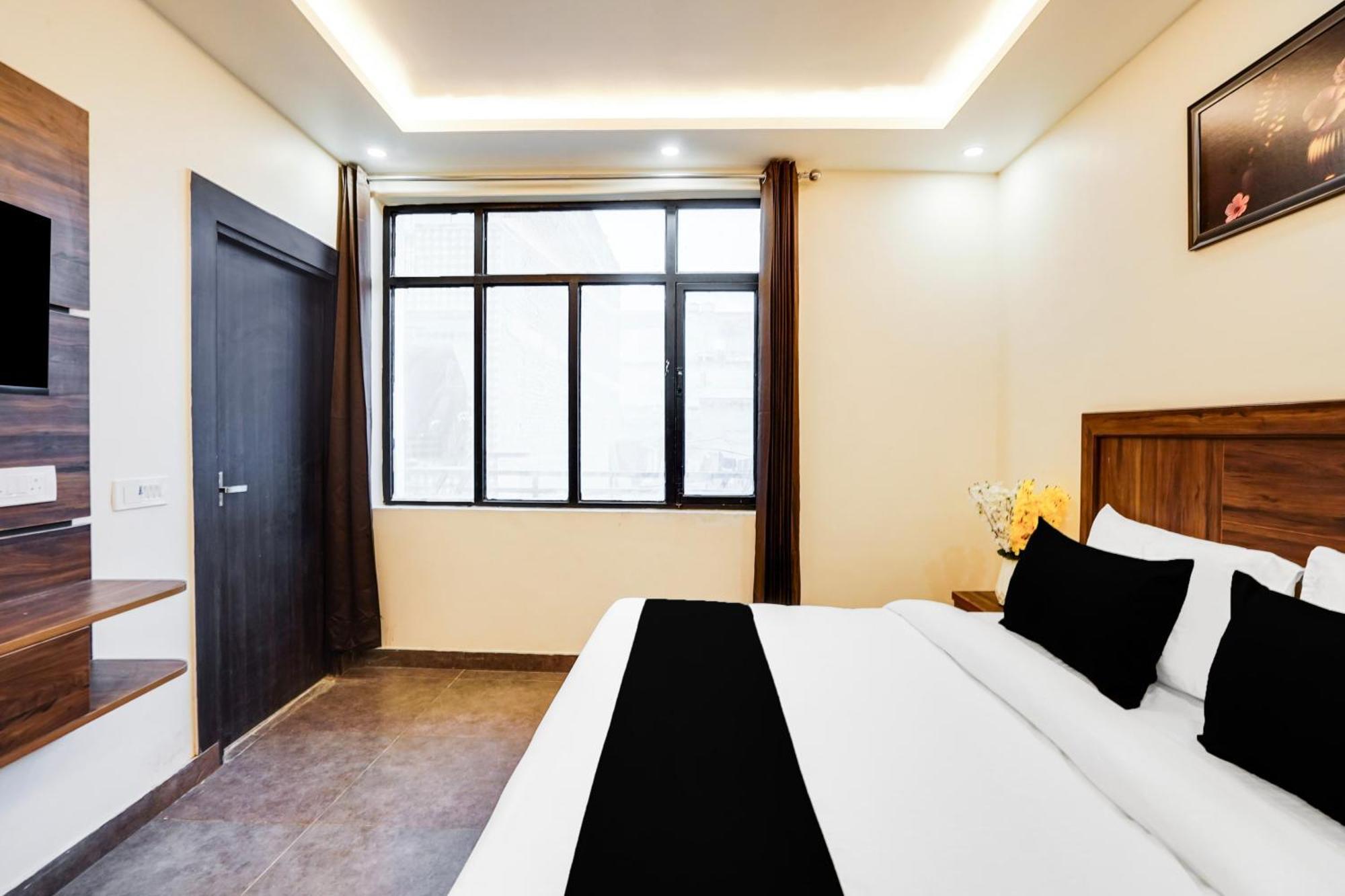 Super Townhouse The Royal Casa Hotell Ghaziabad Exteriör bild