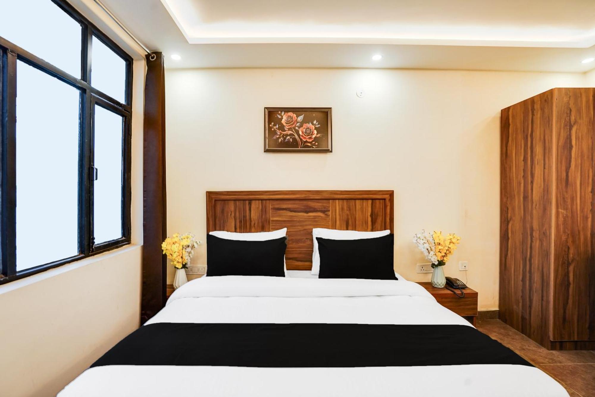 Super Townhouse The Royal Casa Hotell Ghaziabad Exteriör bild