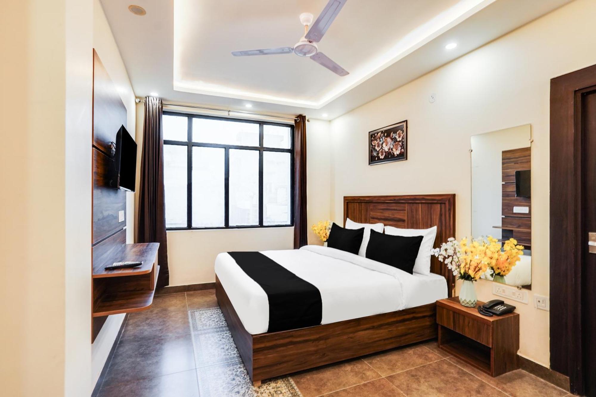 Super Townhouse The Royal Casa Hotell Ghaziabad Exteriör bild