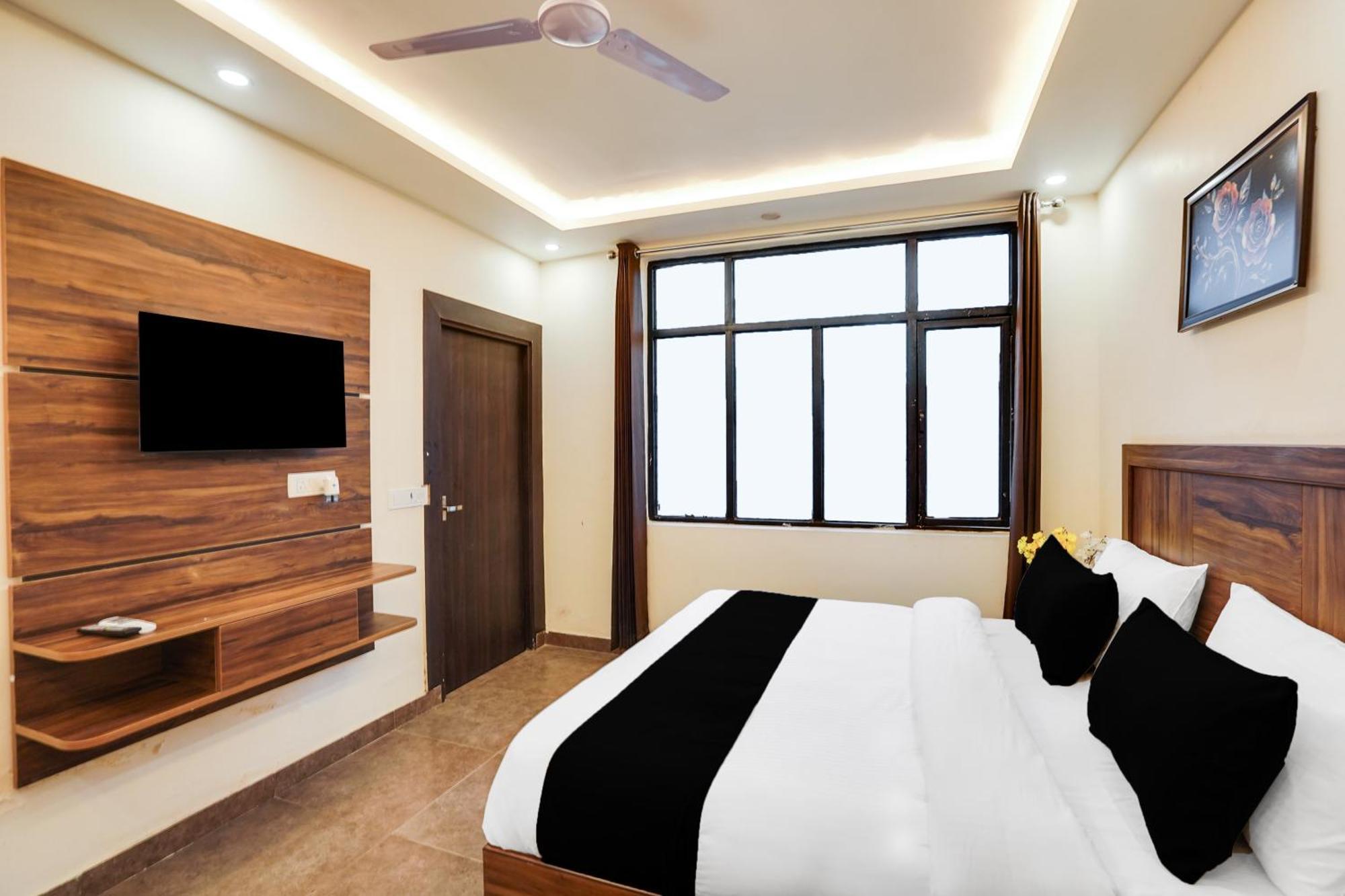 Super Townhouse The Royal Casa Hotell Ghaziabad Exteriör bild