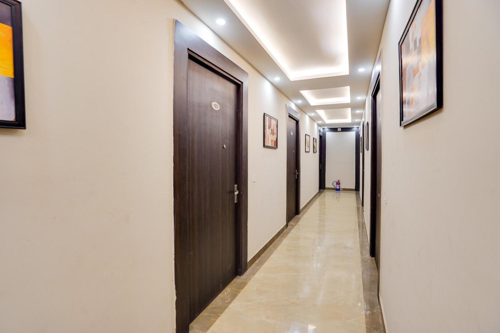 Super Townhouse The Royal Casa Hotell Ghaziabad Exteriör bild