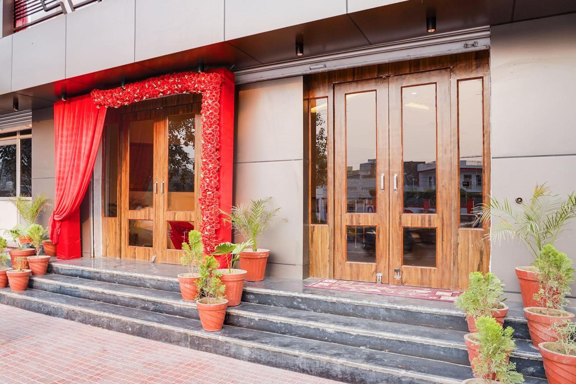 Super Townhouse The Royal Casa Hotell Ghaziabad Exteriör bild