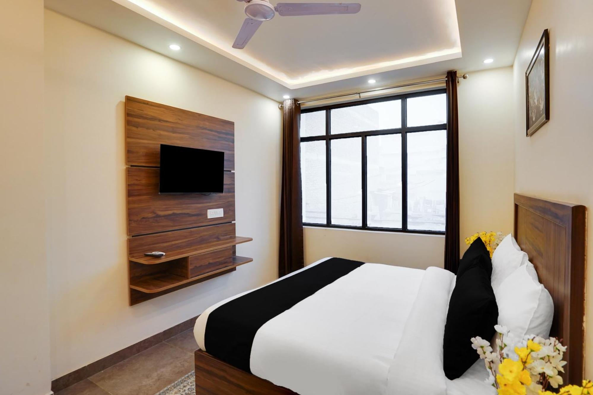 Super Townhouse The Royal Casa Hotell Ghaziabad Exteriör bild