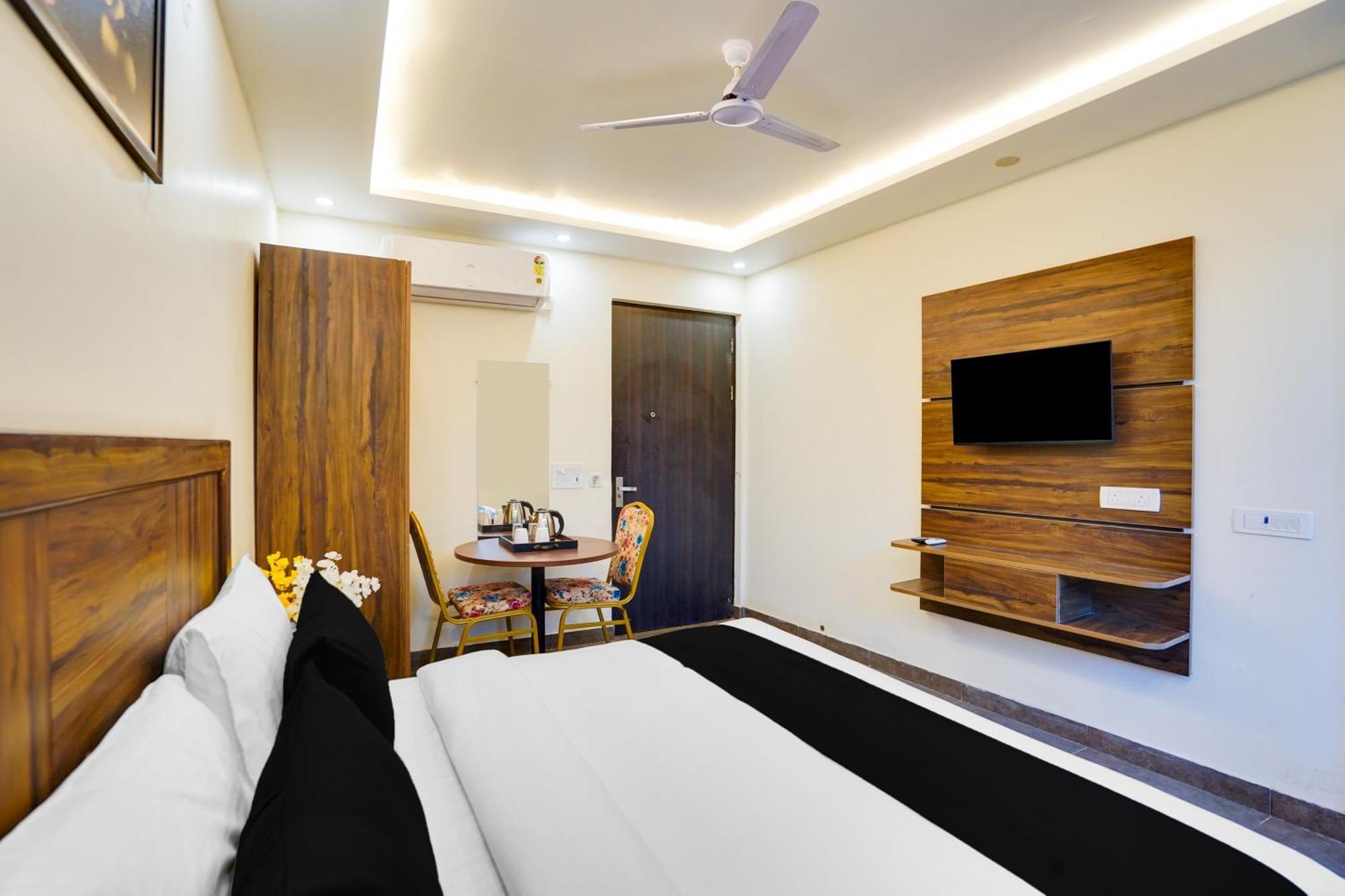 Super Townhouse The Royal Casa Hotell Ghaziabad Exteriör bild