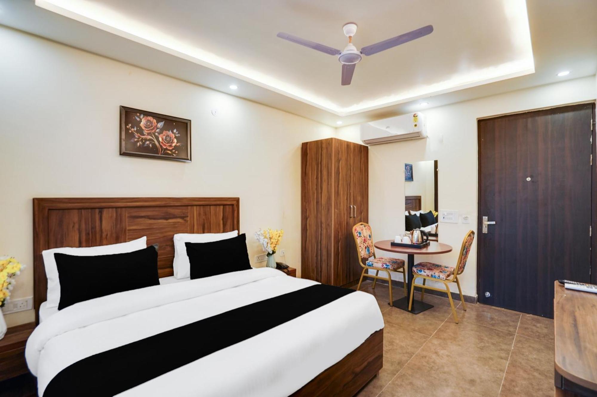 Super Townhouse The Royal Casa Hotell Ghaziabad Exteriör bild