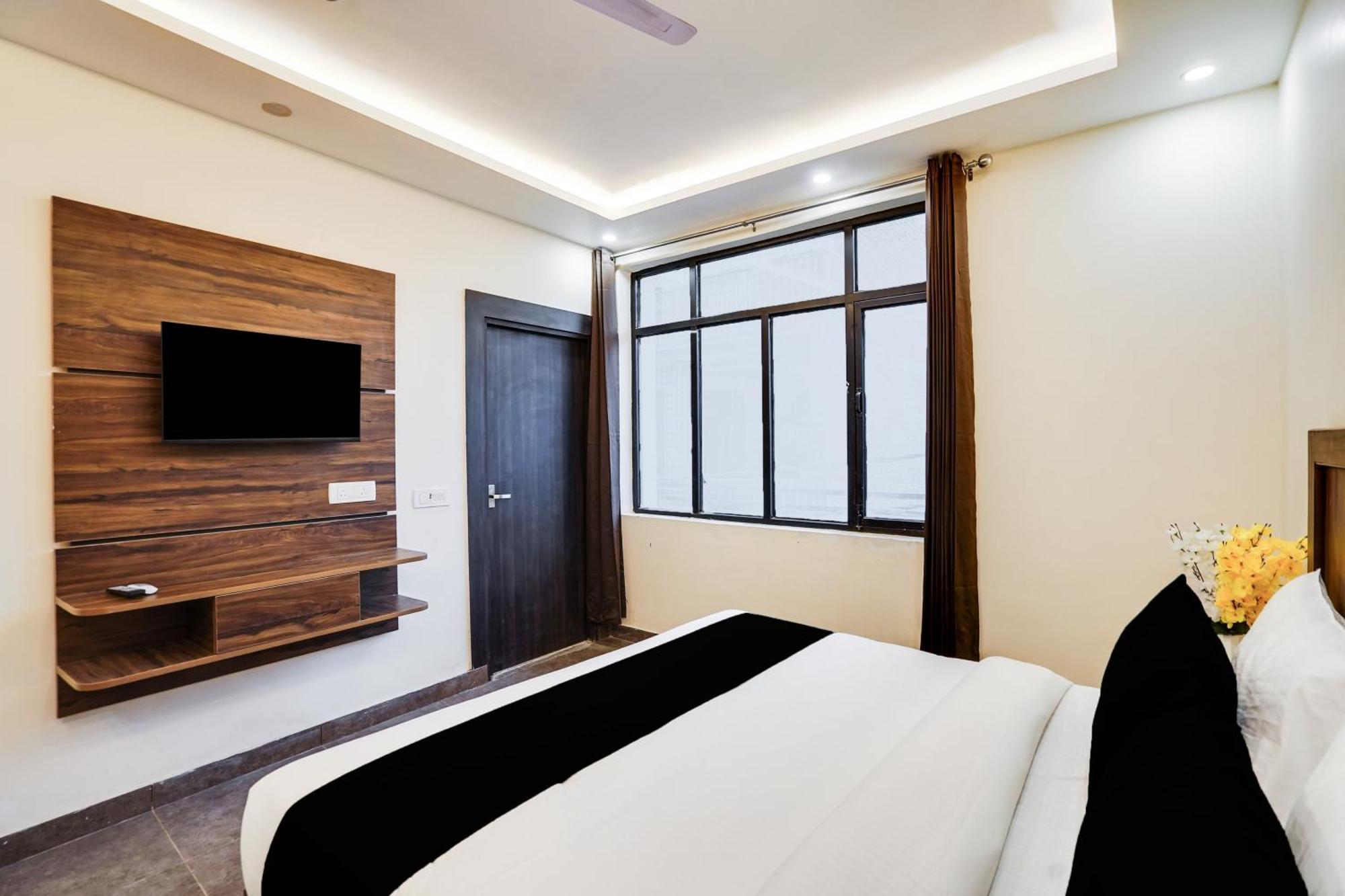 Super Townhouse The Royal Casa Hotell Ghaziabad Exteriör bild