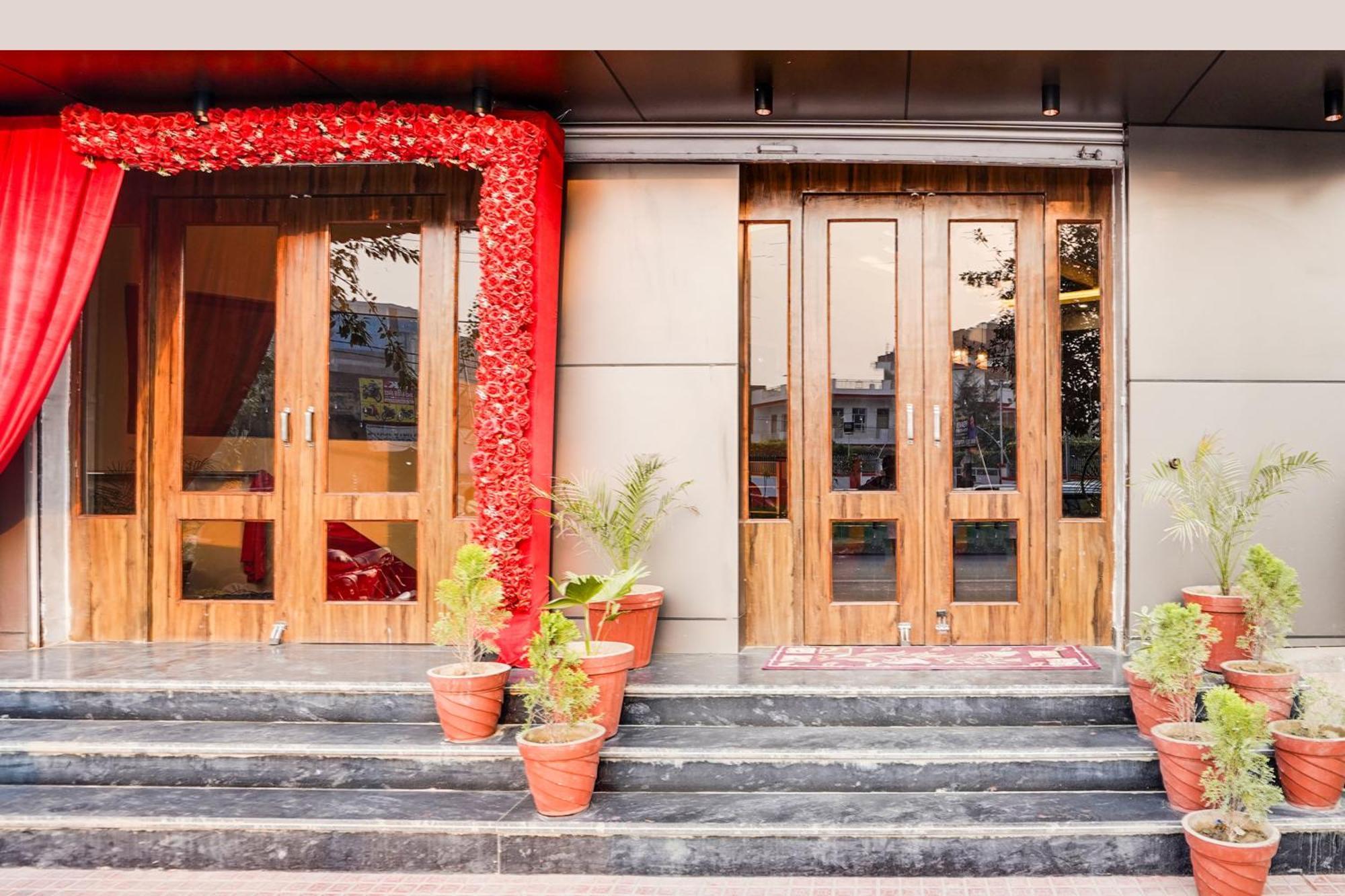 Super Townhouse The Royal Casa Hotell Ghaziabad Exteriör bild
