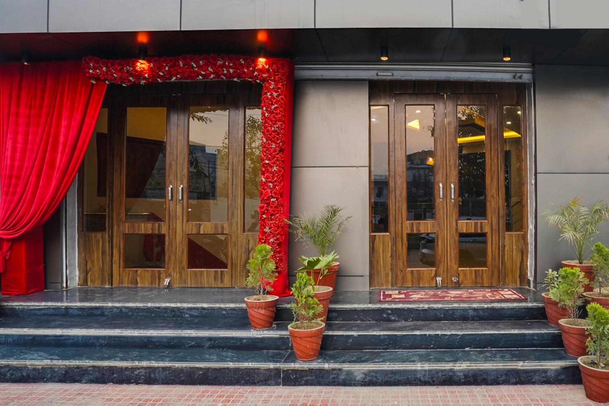 Super Townhouse The Royal Casa Hotell Ghaziabad Exteriör bild
