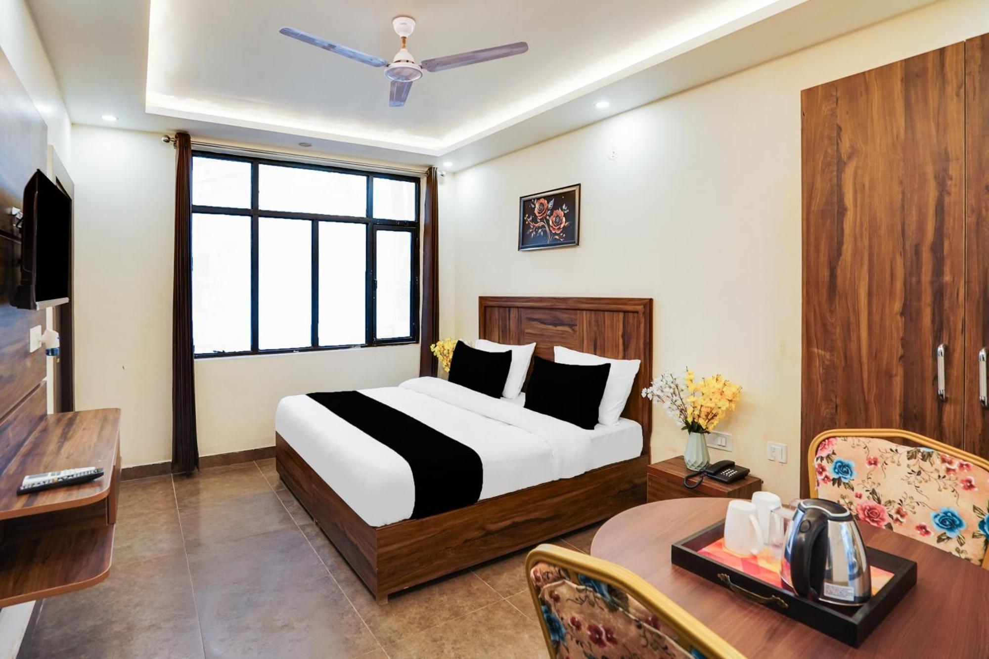 Super Townhouse The Royal Casa Hotell Ghaziabad Exteriör bild