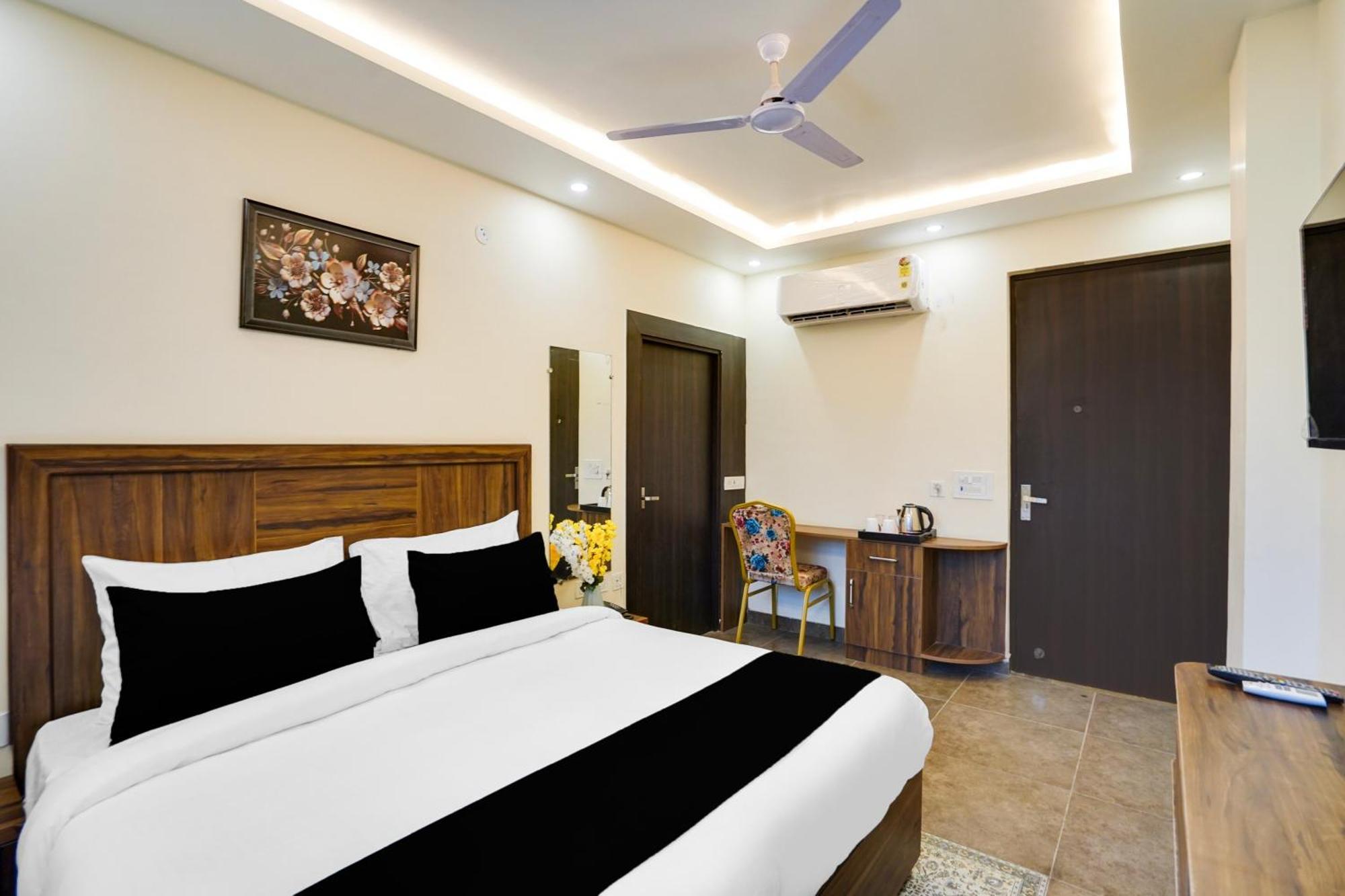 Super Townhouse The Royal Casa Hotell Ghaziabad Exteriör bild