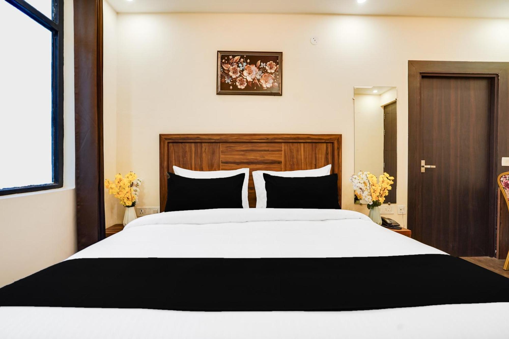 Super Townhouse The Royal Casa Hotell Ghaziabad Exteriör bild