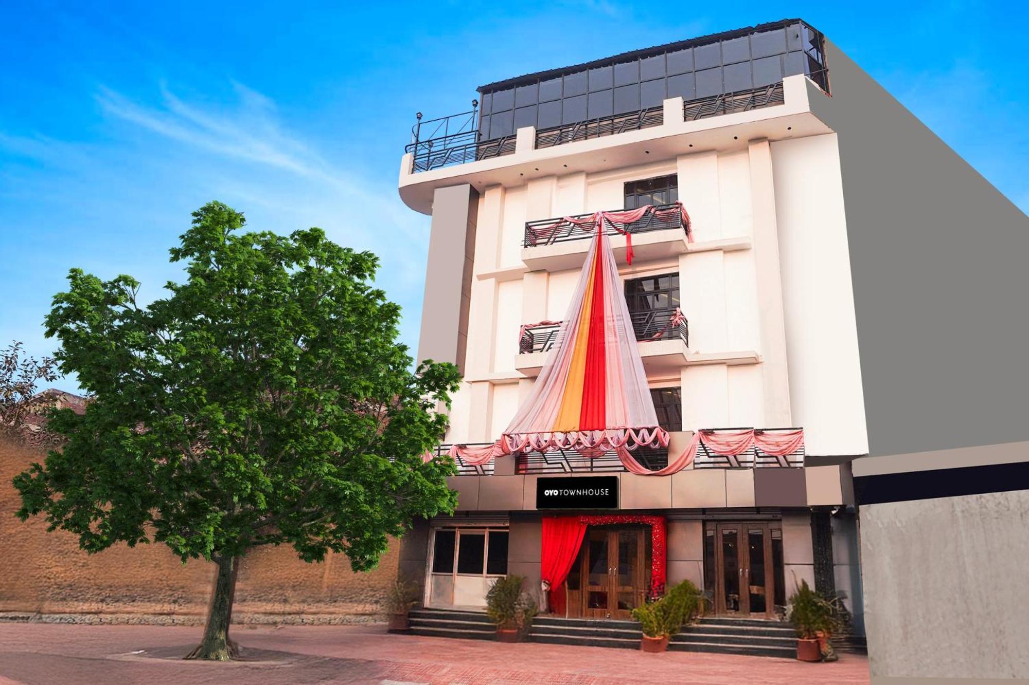 Super Townhouse The Royal Casa Hotell Ghaziabad Exteriör bild