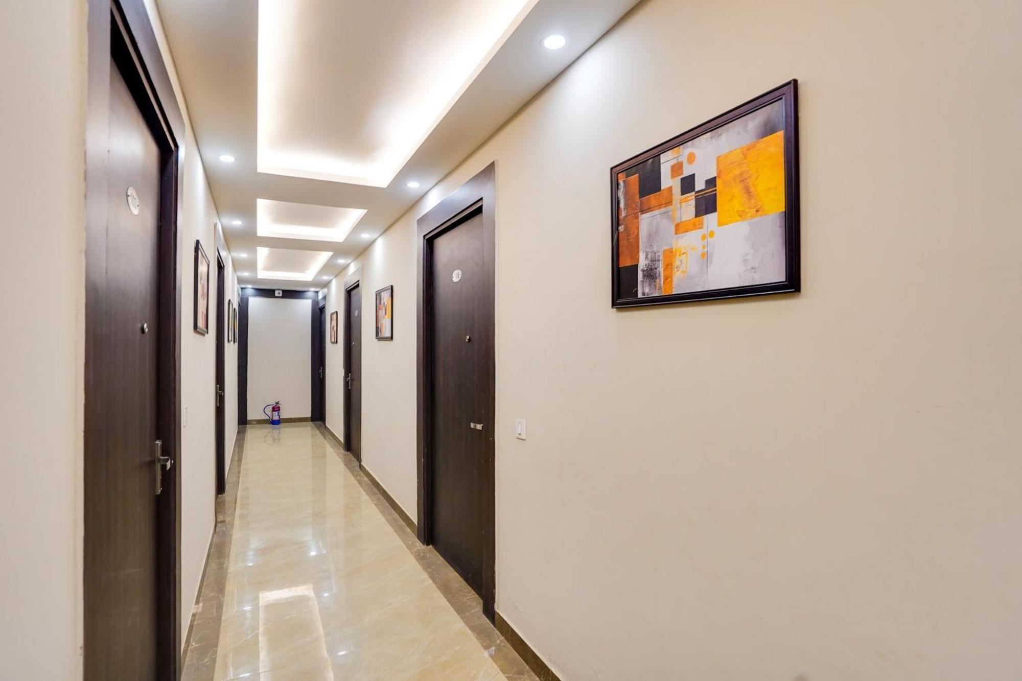 Super Townhouse The Royal Casa Hotell Ghaziabad Exteriör bild