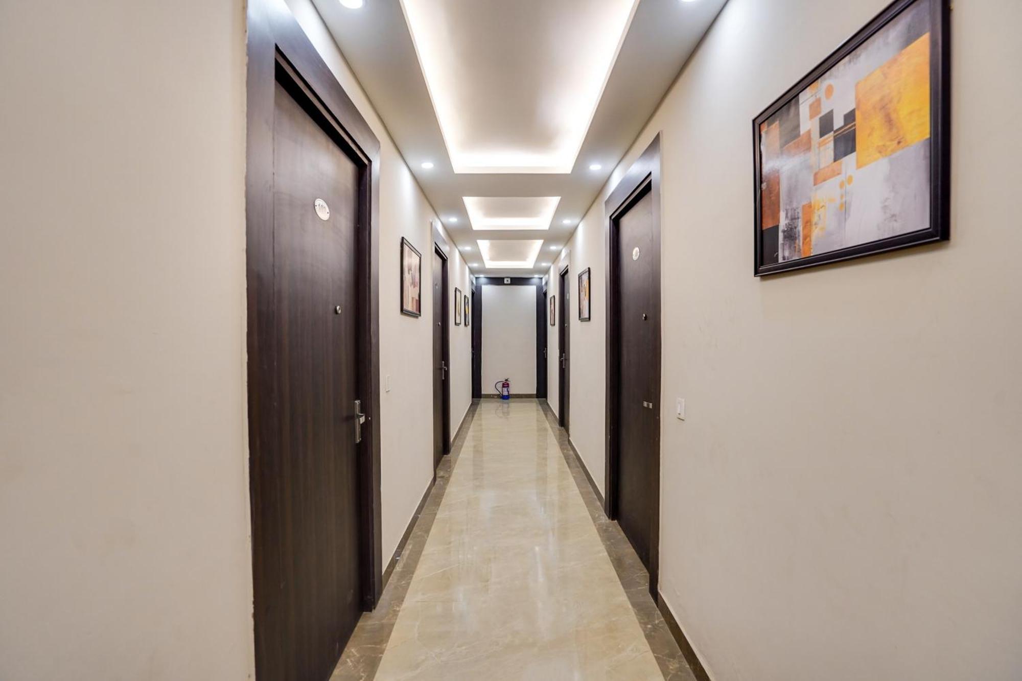 Super Townhouse The Royal Casa Hotell Ghaziabad Exteriör bild