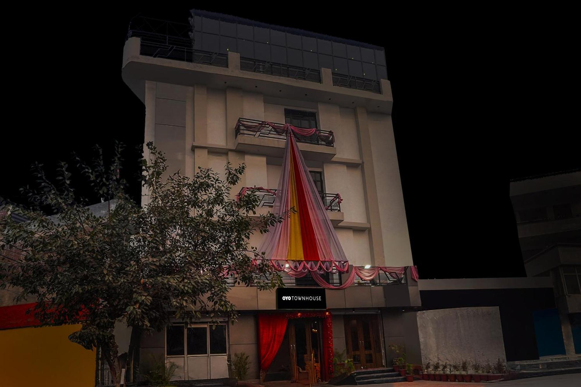 Super Townhouse The Royal Casa Hotell Ghaziabad Exteriör bild