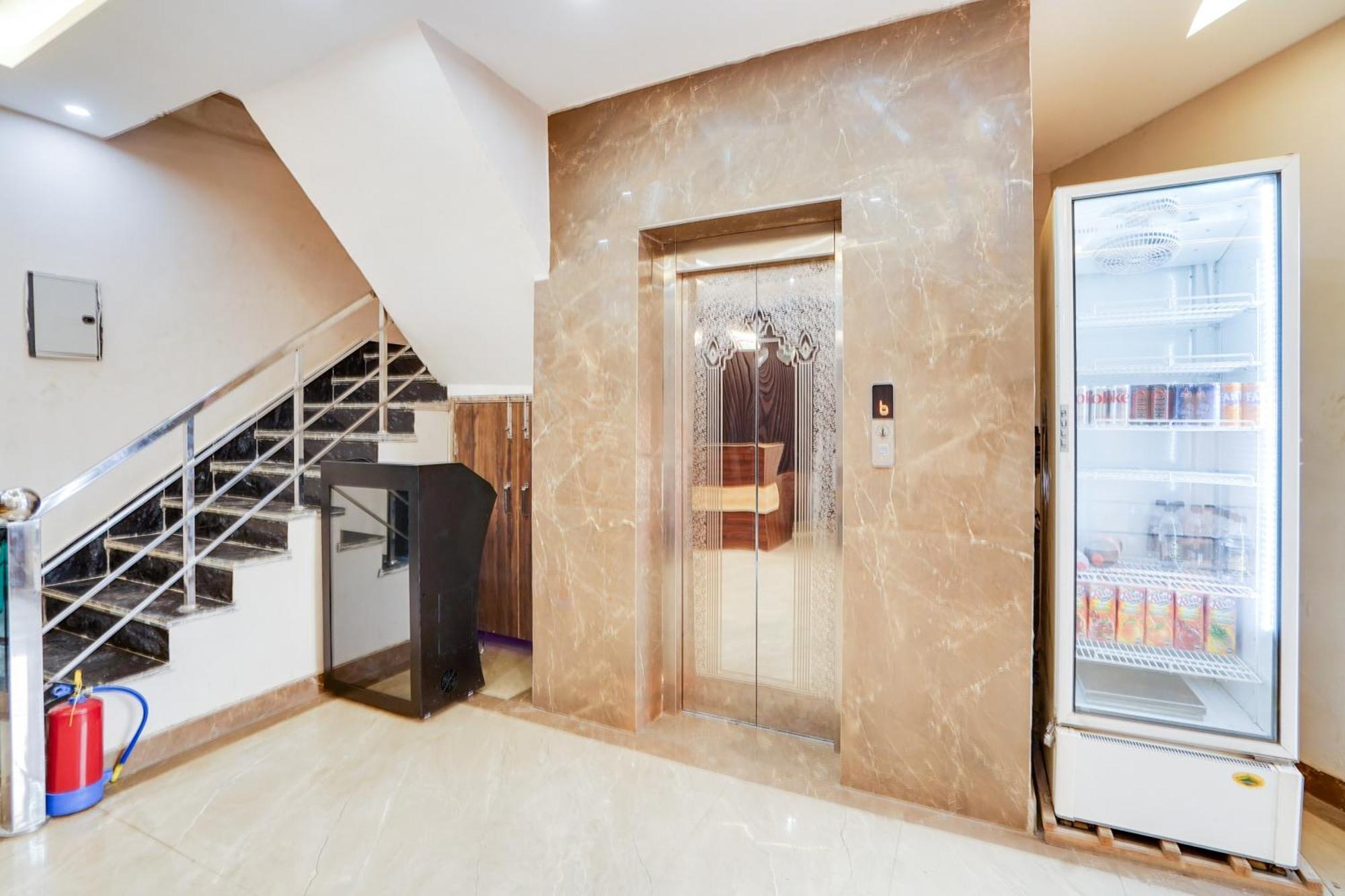 Super Townhouse The Royal Casa Hotell Ghaziabad Exteriör bild