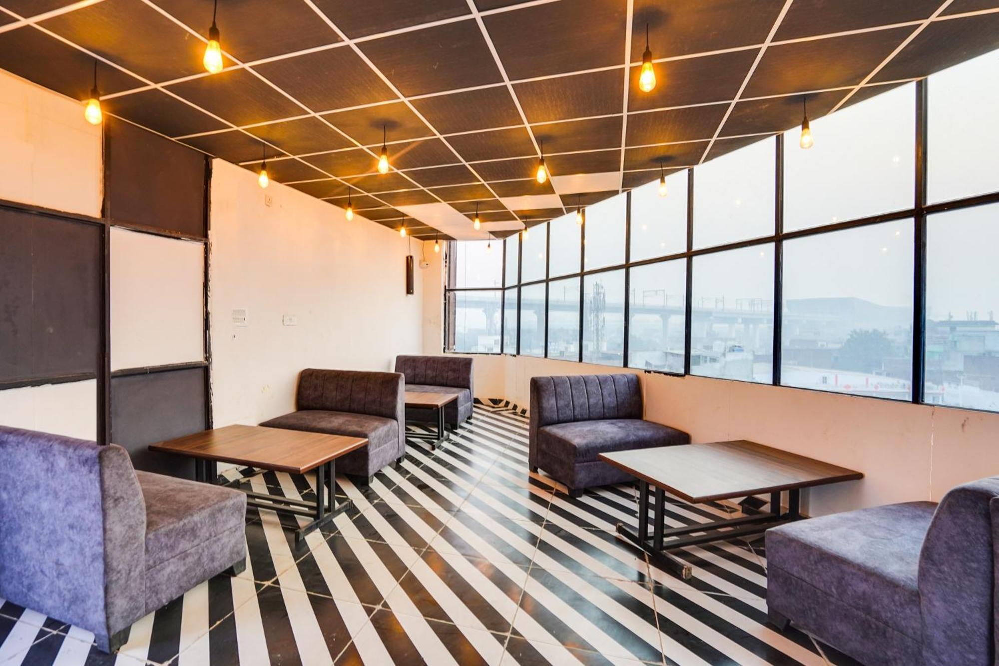 Super Townhouse The Royal Casa Hotell Ghaziabad Exteriör bild