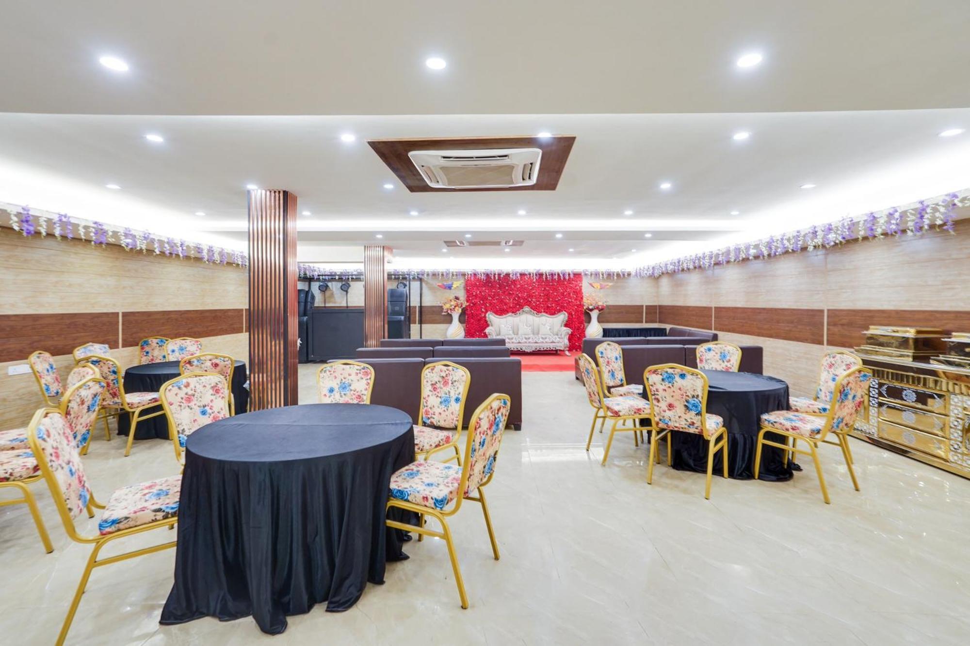 Super Townhouse The Royal Casa Hotell Ghaziabad Exteriör bild